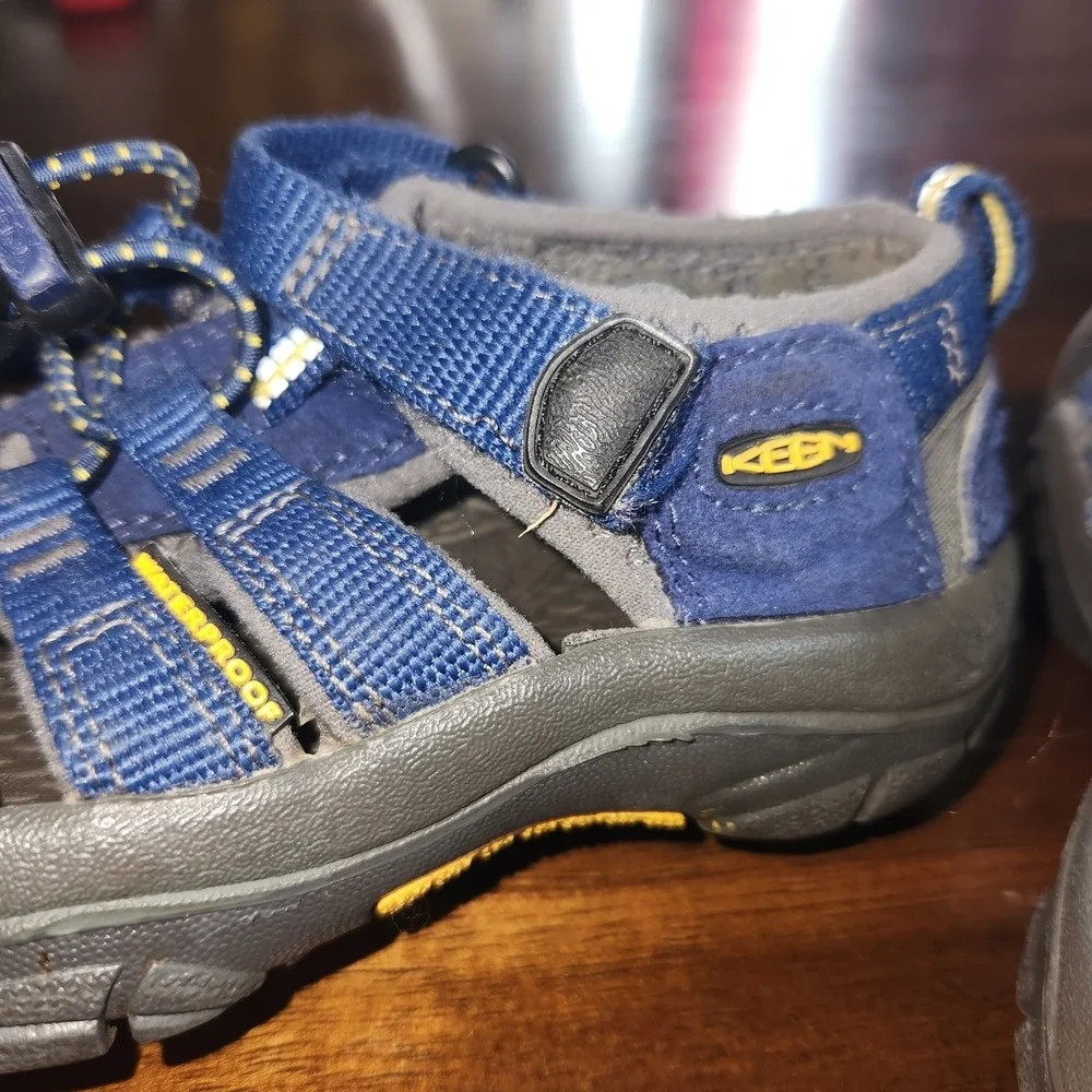 KEEN Newport H2 Shoes Size 9 Little Kids Washable Hiking Water Sandals Navy Blue